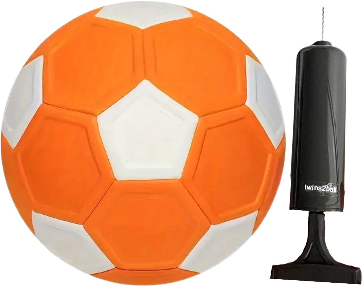 Twins2ball curve bal + POMP & NAALD - kickerball - curveball - curve bal maat 5 - oranje - voetbal - curve ball voetbal