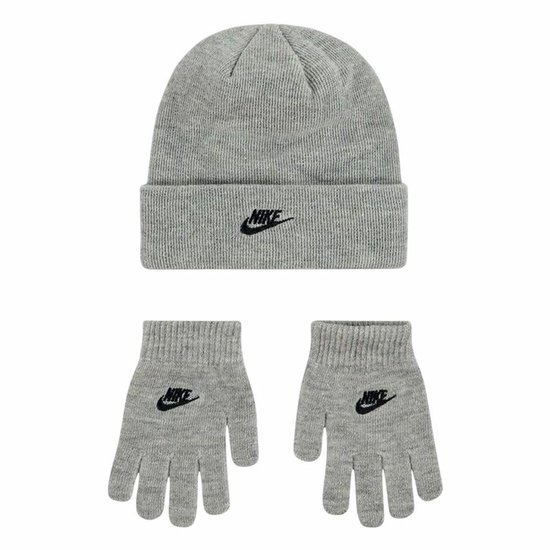 Grijze gebreide Nike muts en wanten met zwart Nike logo.