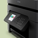 Zwarte Epson printer met een kantelbaar touchscreen en numeriek toetsenbord.