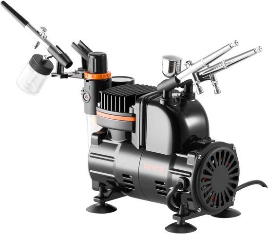 Zwarte VEVOR luchtcompressor met twee airbrush pistolen, wit met oranje accenten.