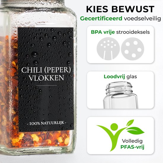 Bocal en verre de flocons de piment, avec une étiquette noire. Le bocal est embué de gouttes d'eau et affiche des informations sur les matériaux sans BPA et sans plomb.