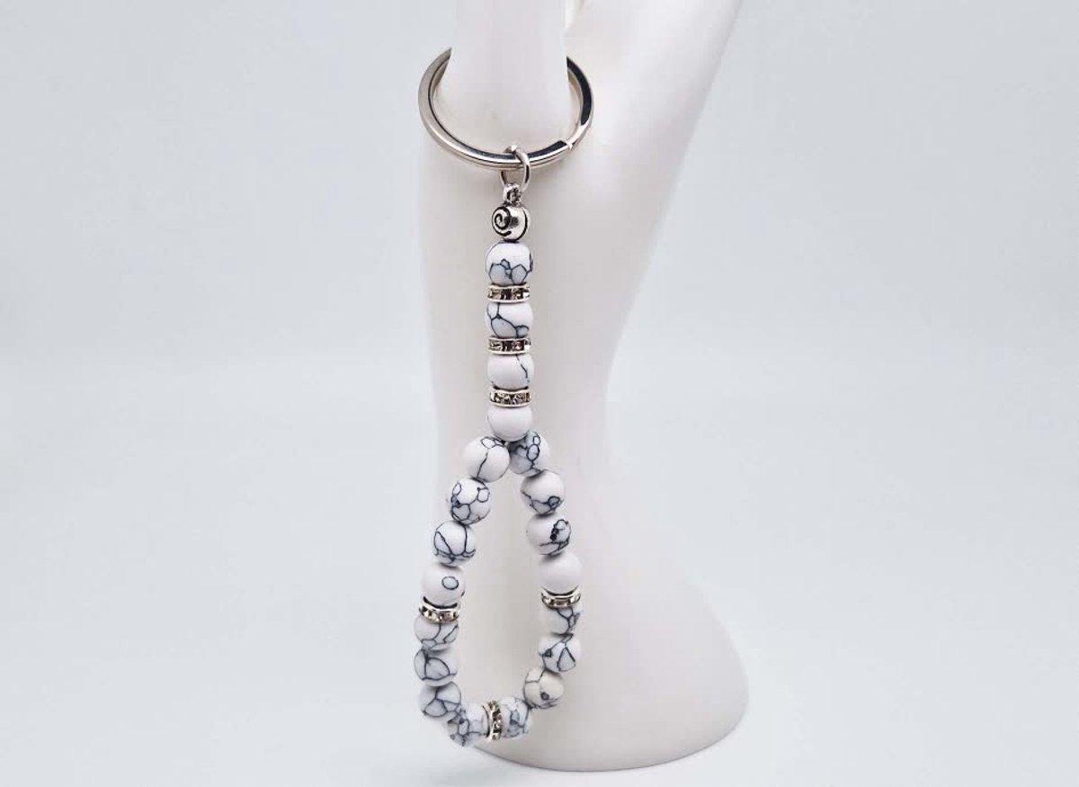 Handgemaakte Tasbih sleutelhanger van natuursteen " Howlite Wit" en metaal - diameter kralen 8mm - Aantal stenen 20 - Een mooi cadeau-idee en een bijzonder aandenken