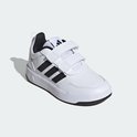 Witte Adidas sneaker met klittenbandsluiting, zwarte strepen en een zwarte zool.