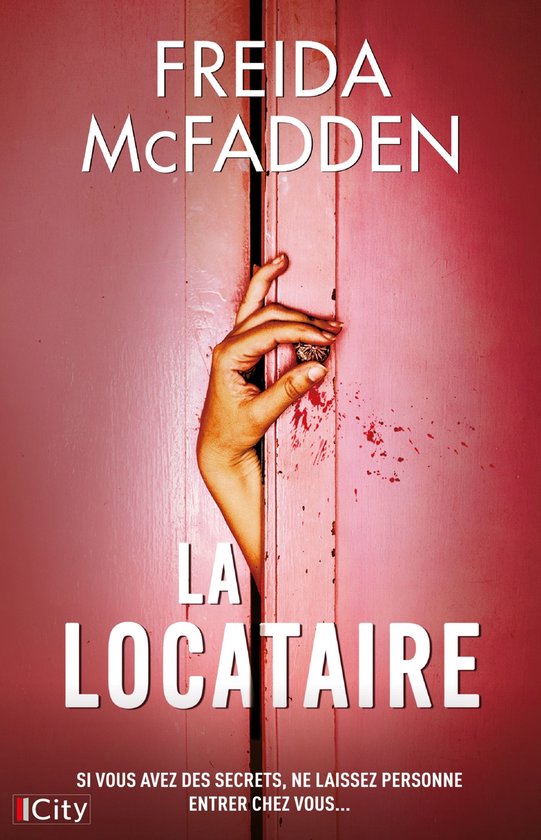 Couverture du livre 'La Locataire' de Freida McFadden. Une main ouvre une porte rose, tachée de sang. Texte : 'La Locataire'.
