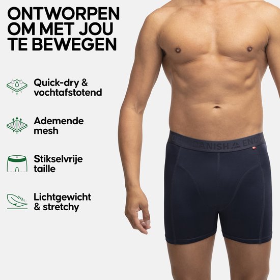 Man met navyblauwe korte sportbroek. Tekst: Ontworpen om met jou te bewegen, Quick-dry & vochtafstotend, Ademende mesh, Stikselvrije taille, Lichtgewicht & stretchy.