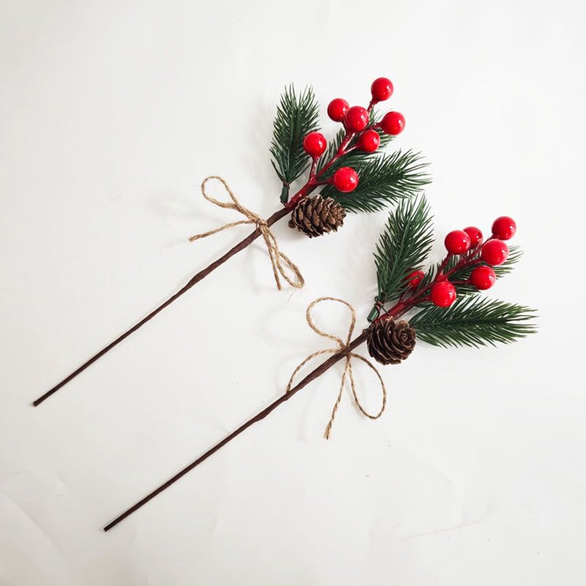 20 stuks - c - Kerstkrans - Kunst Dennentakken met Bessen - 25X5cm - Kerst Takken Decoratie met Juten Strik - Kerststukjes - Realistische Kerststukjes Takken – foto 4