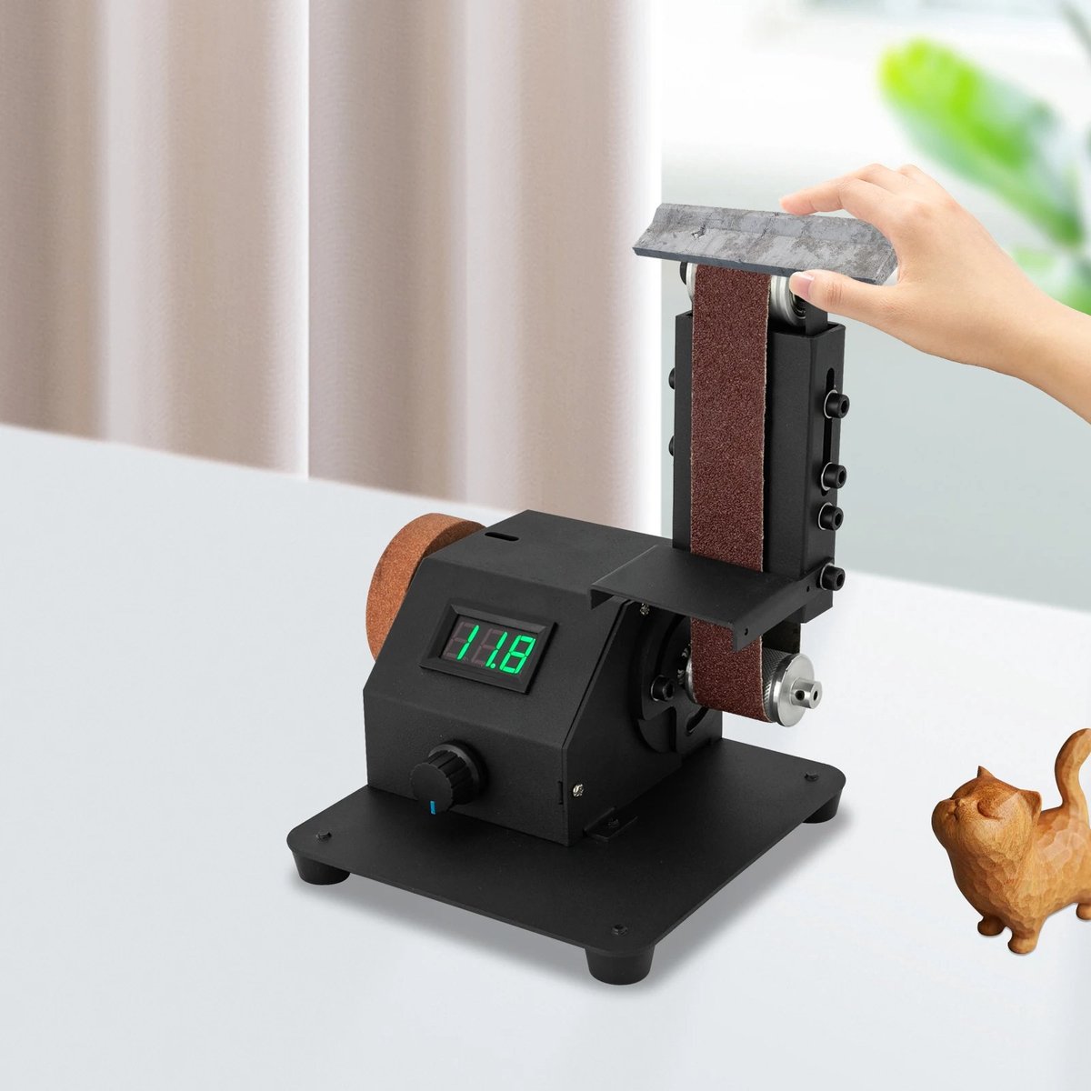 350W Mini Bandschuurmachine – Elektrische tafelbandschuurmachine – Voor hout, metaal en acryl – Voor- en achteruitfunctie – Oneindig instelbare snelheid – Compact en draagbaar – Stabiel en duurzaam ontwerp – foto 7