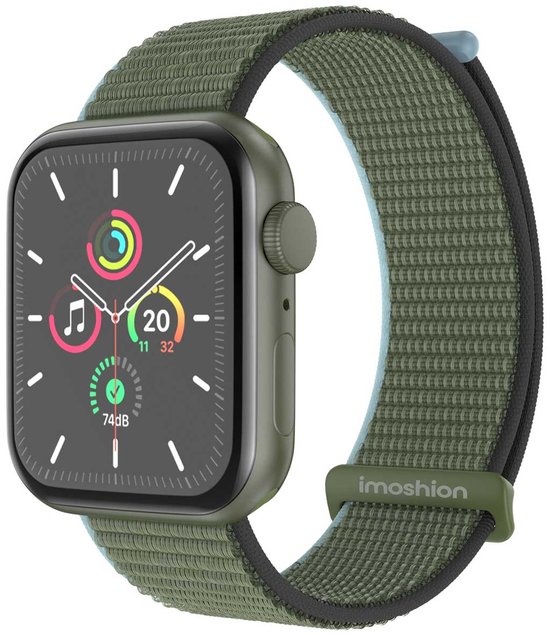 Donkergroen imoshion sportbandje met zwarte sluiting om een smartwatch.