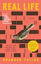Boek "Real Life" van Brandon Taylor. Oranje omslag met een vogel en gele tekst.