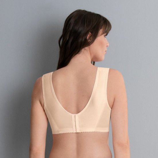 Gezichtloze vrouw, van achteren gezien, draagt een nude beha zonder beugel.