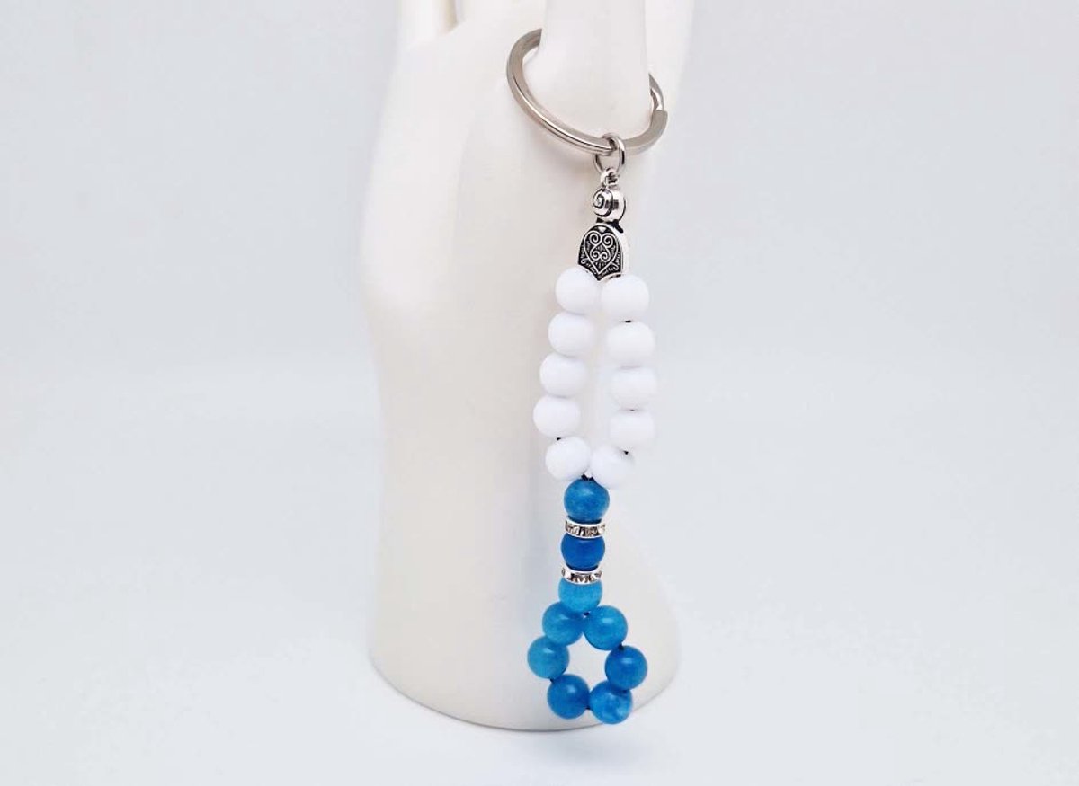 Handgemaakte Herinnering Sleutelhanger van natuursteen "Witte Agaat-Blauwe Agaat" en metaal - diameter kralen 8mm - Aantal stenen 19 - Een mooi cadeau-idee en een bijzonder aandenken