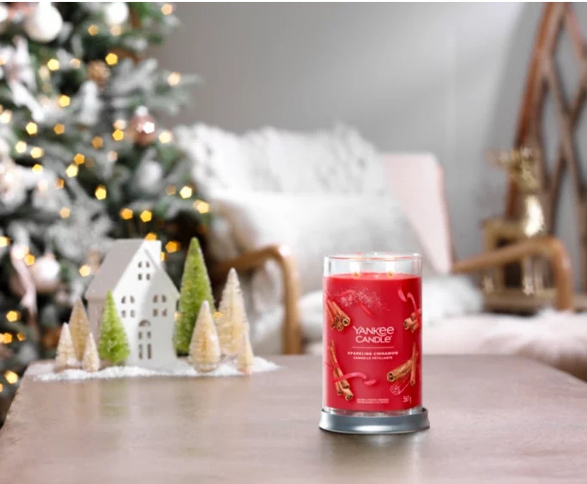 Yankee Candle Sparkling Cinnamon Large Tumbler Geurkaars - 100 branduren - twee lonten Bruin