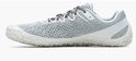 Grijze Merrell Vapor Glove 6 schoen, zijaanzicht. Lichtgrijze accenten op de zool.