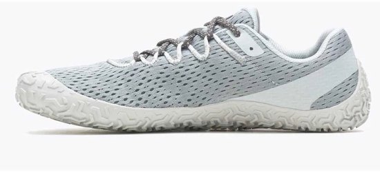Grijze Merrell Vapor Glove 6 schoen, zijaanzicht. Lichtgrijze accenten op de zool.