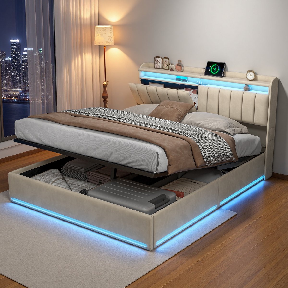 Het moderne beige fluwelen gestoffeerde bed heeft een afmeting van 160 x 200 cm en is voorzien van LED-verlichting, USB- en Type-C-oplaadpoorten, een opberghoofdeinde en een ruime opbergdoos - een stijlvol en praktisch tweepersoonsbed.