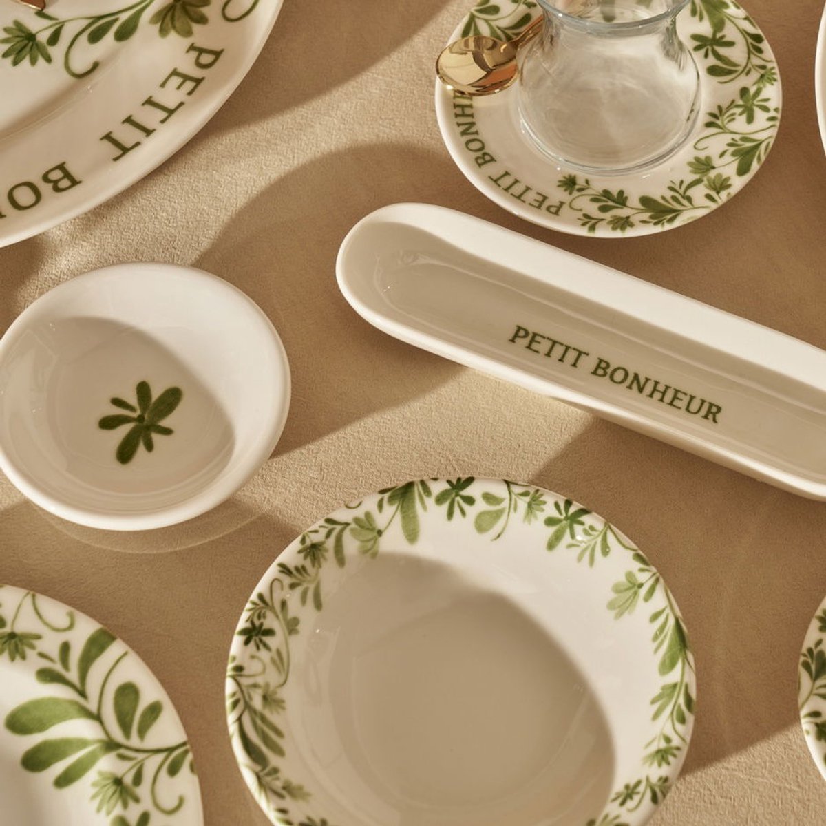 Petit Bonheur 44-delige diner- en ontbijtset groen - 6 personen