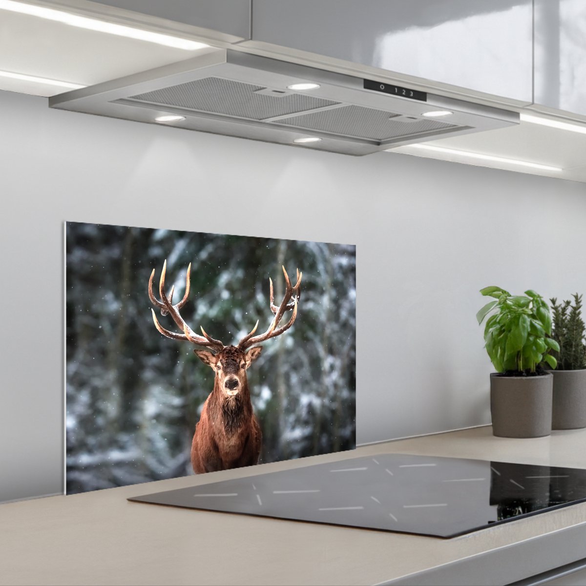 KitchenYeah Spatscherm 60x45 cm Zelfklevende achterwand Hert Winter Sneeuw Bos Natuur Dier Keuken muurbeschermer Spatwand fornuis