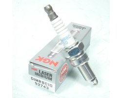 Bougie d'allumage NGK pour Moto BMW 700 F Gs 2011 à 2020 DIMR8C10 / 92743 / Par 4 Neuf