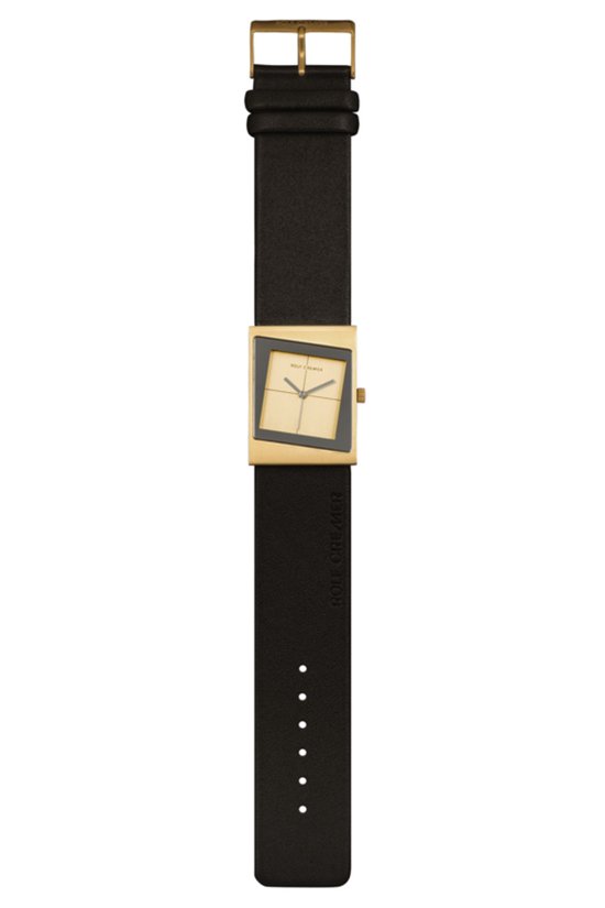 Gouden vierkant horloge met zwarte wijzerplaat en band, van veraf