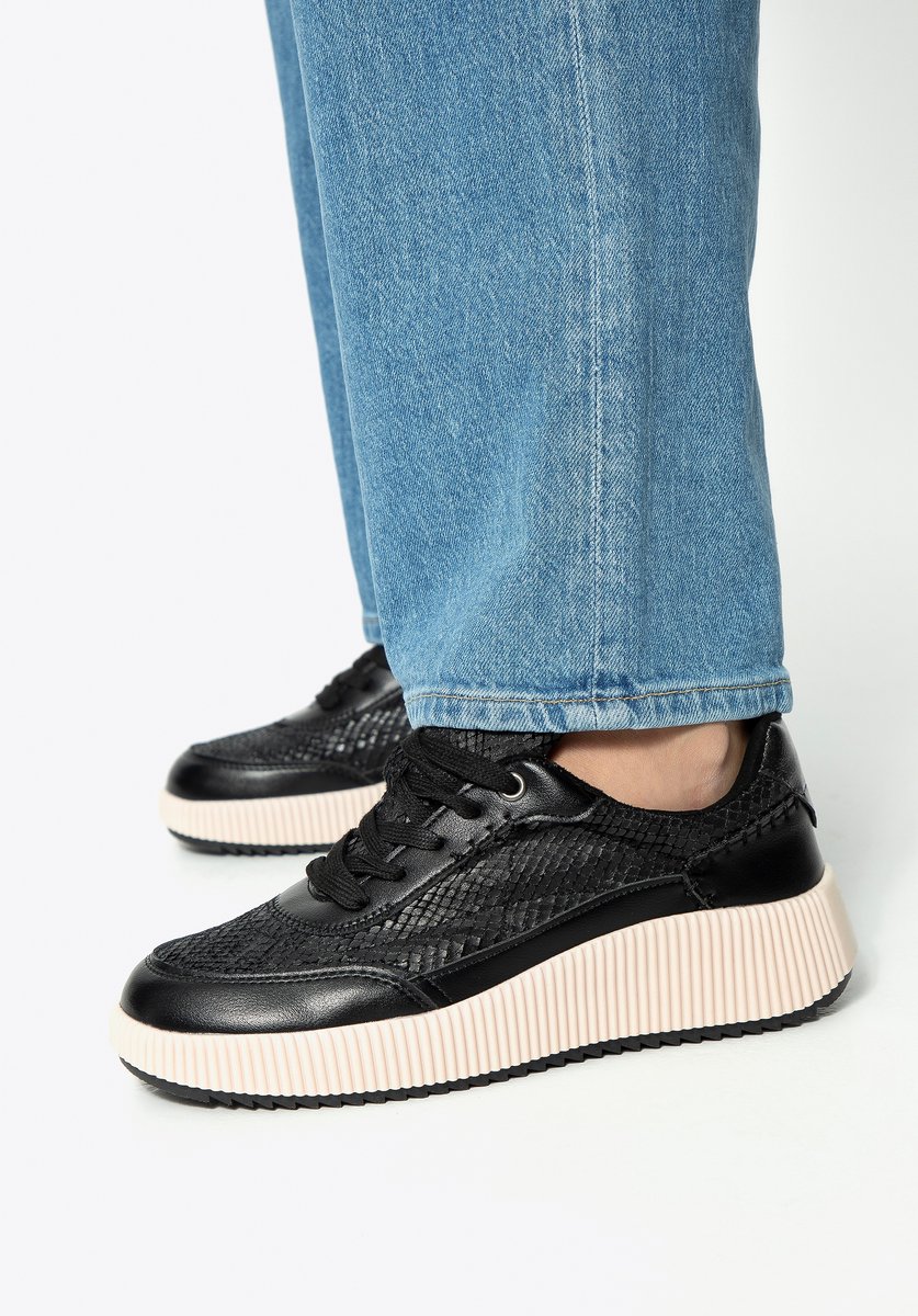 Wittchen - Eco-lederen Sneakers - Geometrisch Stiksel - Zwart - Glanzende Accenten