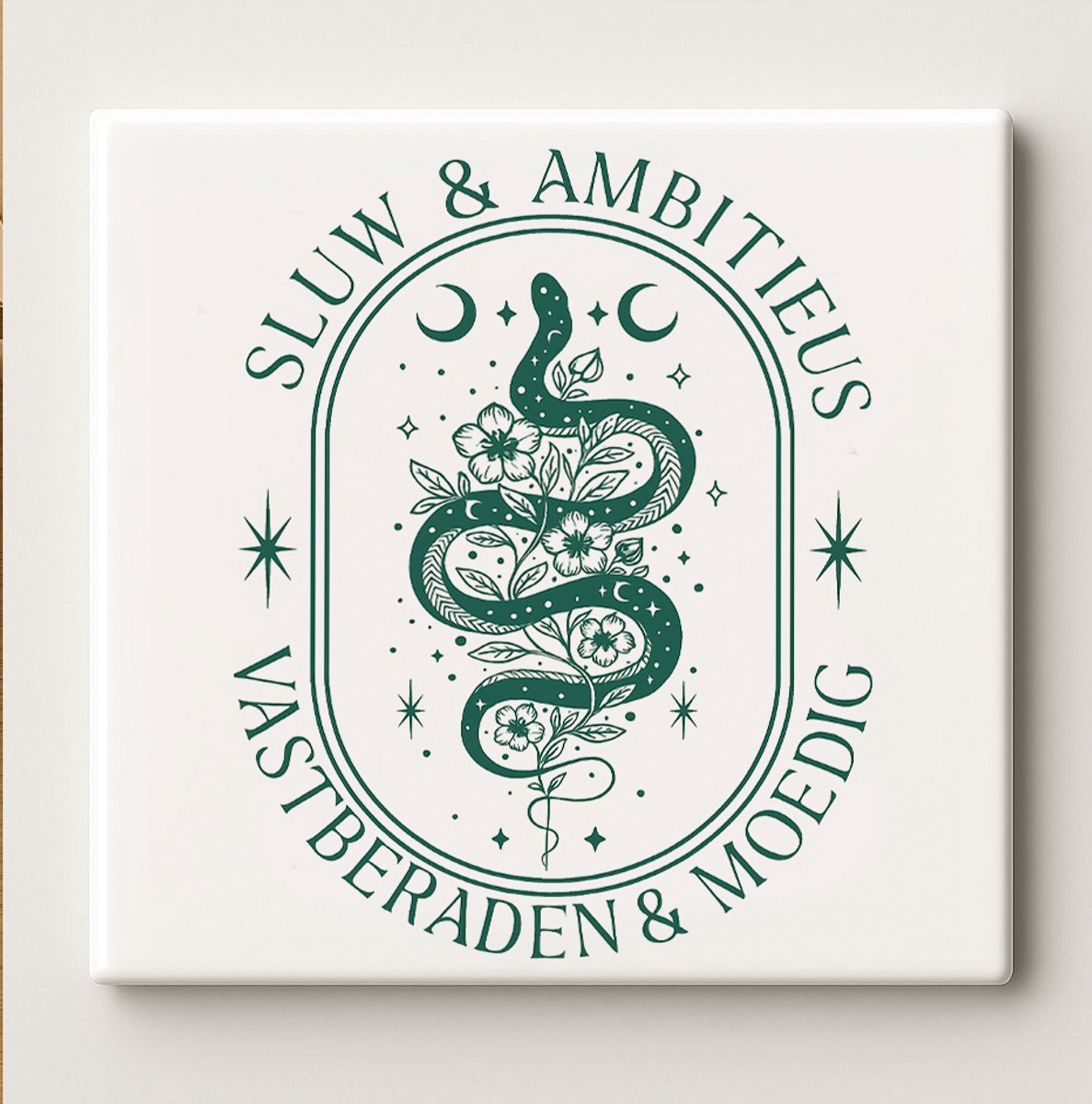 Nevolis Sluw & Ambitieus – Inspirerende Slang Symboliek Keramische Tegel 15 × 15 cm | Motiverende Woondecoratie Wandtegel Multi Color