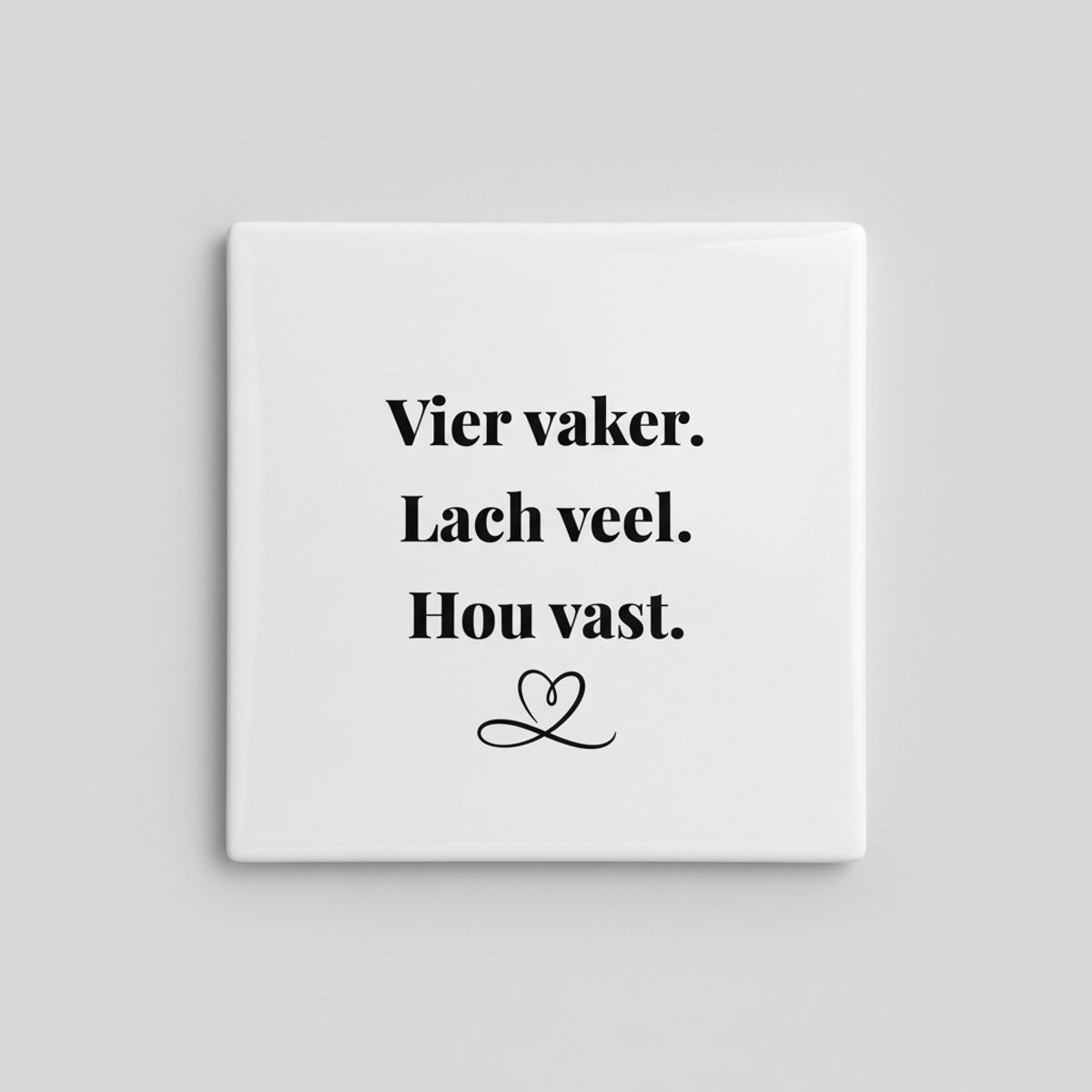 Nevolis Vier Vaker Lach Veel Hou Vast Tekst Tegel – Minimalistische Inspirerende Woondecoratie – Keramische Tegel 15 x 15 cm Multi Color