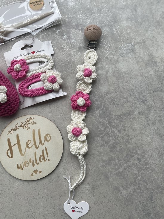 Maminobaby.nl | Baby Geschenkset meisjes | Handmade speenkoord | Handmade haarclip | Gehaakte babyslofjes | Kraamcadeau | Babyshower — afbeelding 3