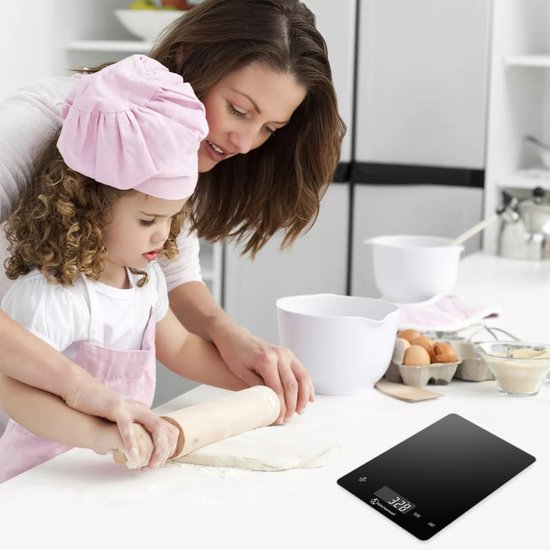 Kitchenwell Digitale Precisie Keukenweegschaal – Weegschaal Keuken - 1gr - 15kg – Tarra Functie - USB Oplaadbaar - Zwart