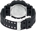 Zwarte G-Shock horloge met zilverkleurige gesp, gezien vanaf de achterkant.
