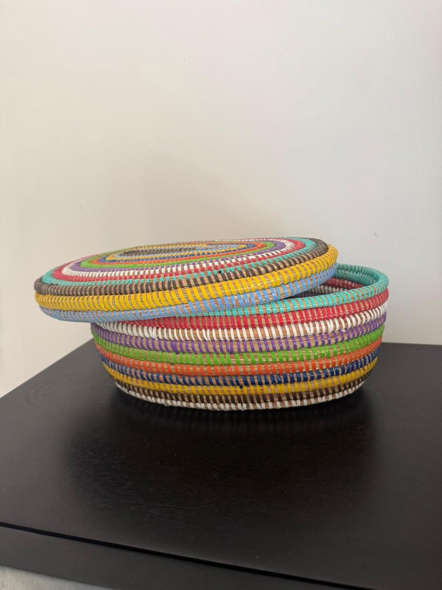 Handgemaakt ovaal Vrolijke kleuren opbergmandje met deksel – Decoratief & praktisch – Boho stijl