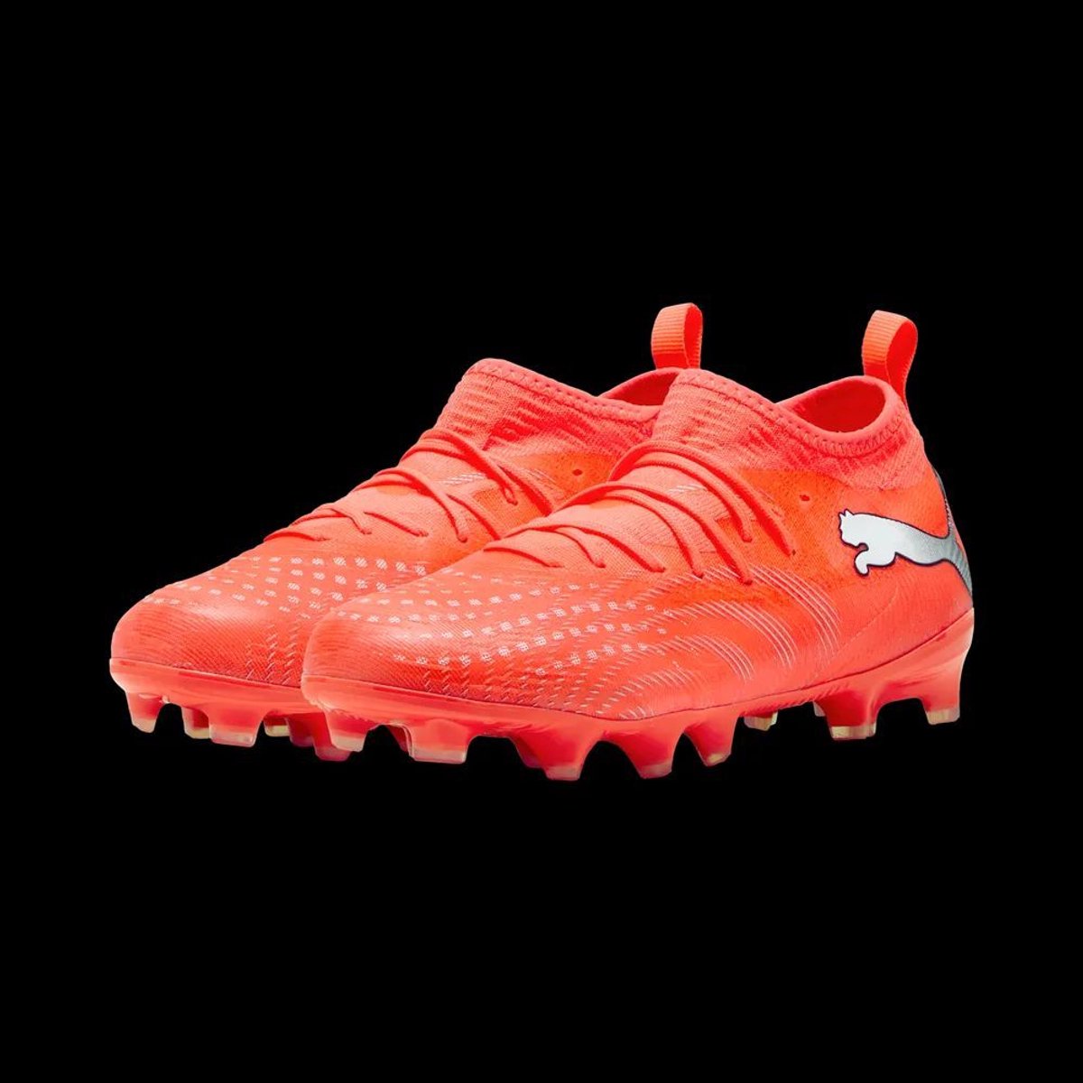 Puma Future 9 Match FG/AG voetbalschoenen in rood en oranje, maat EU 38, met een dynamisch ontwerp en comfortabele pasvorm.