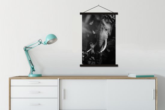 Porte-affiche avec affiche - Affiche scolaire - Portrait d'un éléphant et d'un oiseau dans la jungle - noir et blanc - 60x90 cm - Lattes noires