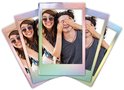 Vijf Fujifilm Instax Mini Mermaid Tail instant foto's met iriserende randen, waarop lachende mensen staan.
