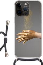 Geschikt voorApple Iphone 14 Pro - Crossbody Case - Vrouw met goud geverfde handen en een wolk van glitters - Siliconen - Crossbody - Backcover met Koord - Telefoonhoesje met koord - Hoesje met touw