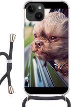 Geschikt voorApple Iphone 14 - Crossbody Case - Hond - Auto - Dier - Siliconen - Crossbody - Backcover met Koord - Telefoonhoesje met koord - Hoesje met touw