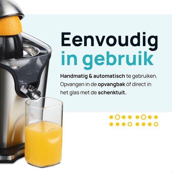 Een glas versgeperst sinaasappelsap naast de zilverkleurige citruspers. Tekst 'Eenvoudig in gebruik'.