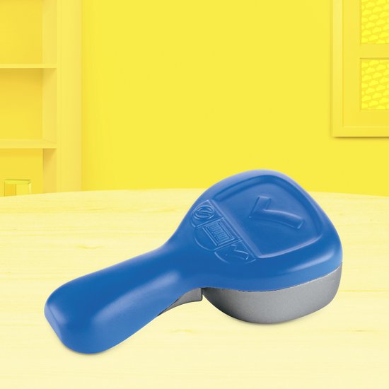 Een blauwe Play-Doh bakvorm met een zilveren rand, voor het maken van Play-Doh voedsel.