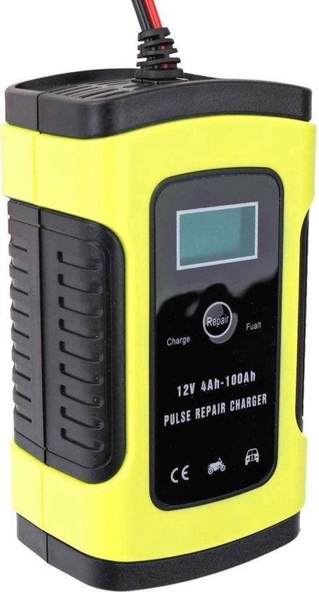 Gele en zwarte acculader met een display. Geeft 'Repair' aan en heeft de tekst '12V 4Ah-100Ah PULSE REPAIR CHARGER'.