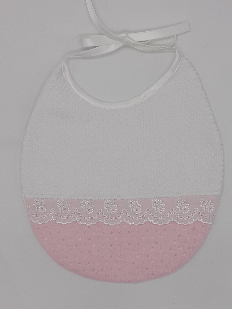 Goedkoopste Slabbetje Rosalynn Vintage wit badstof met roze ajour wit kantje, katoen, striklintjes, vochtopnemend