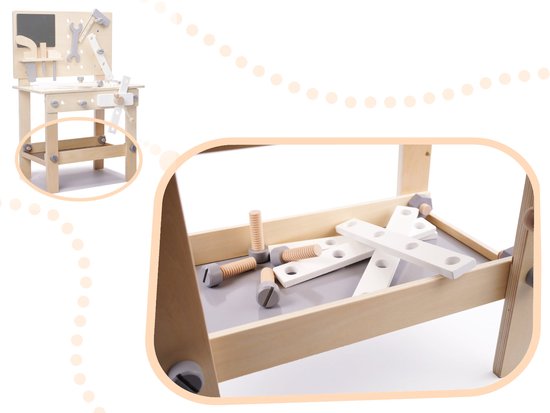 Houten speelgoed werkbank met gereedschap en schroeven.