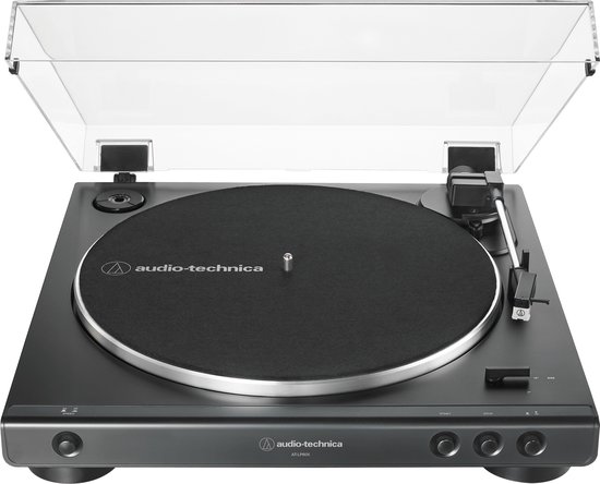 Grijze platenspeler met gesloten kap, zwarte mat met Audio-Technica logo en toonarm. Model AT-LP60X.