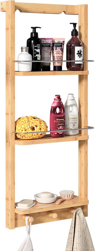 Bamboe doucherek met drie niveaus, gevuld met zeep, lotion en badproducten.
