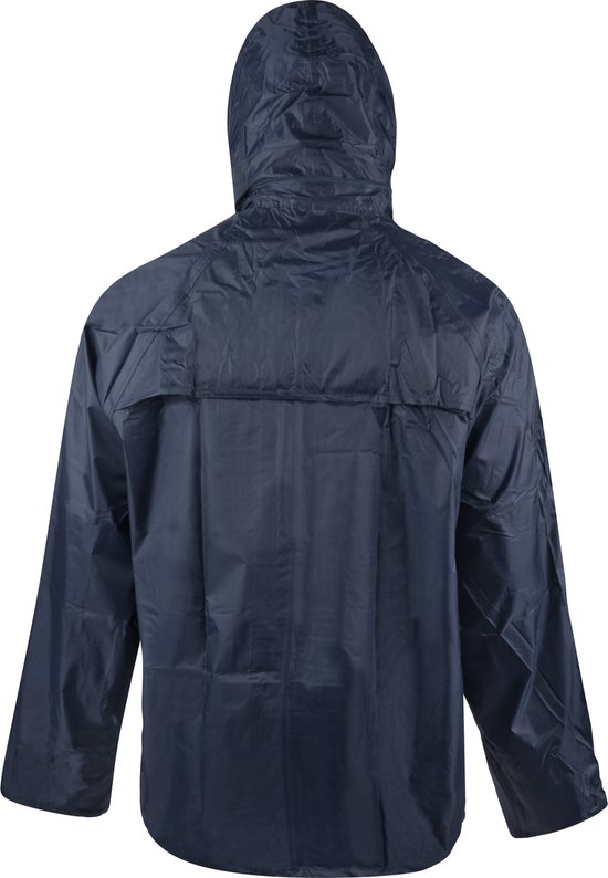 Donkerblauwe regenjas met capuchon, van achteren gezien.