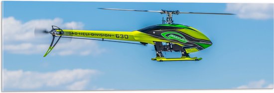WallClassics - Acrylglas - Geel Groene Helikopter bij Wolken - 90x30 cm Foto op Acrylglas (Met Ophangsysteem)