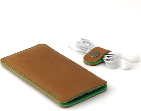 JACCET lederen iPhone 14 Pro Max hoesje - Cognac kleur leer met groen wolvilt - Handmade in Nederland