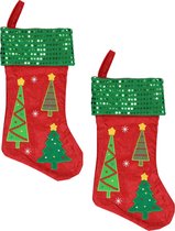 4x stuks rood/groene kerstsokken met kerstbomen print 45 cm - Kerstversiering/kerstdecoratie