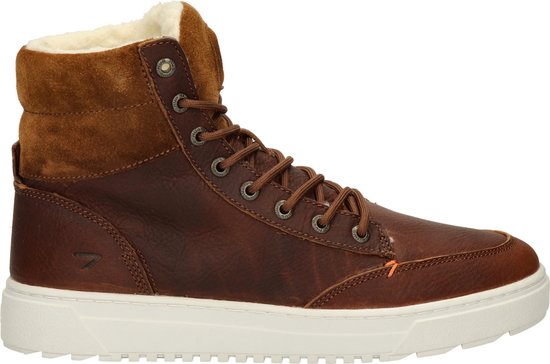 Bruine leren hoge sneaker met suède kraag, veters en witte zool.
