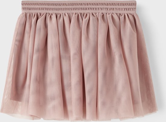Een roze tule rok met plooien en een elastische tailleband, plat op de achtergrond.