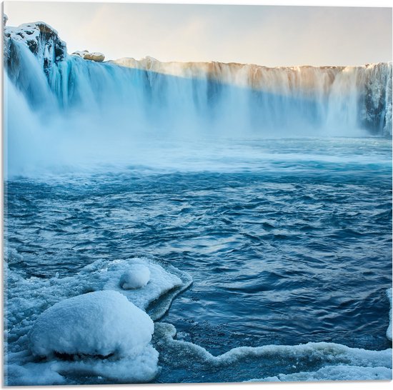 WallClassics - Acrylglas - Goðafoss Watervallen in IJsland - 50x50 cm Foto op Acrylglas (Met Ophangsysteem)