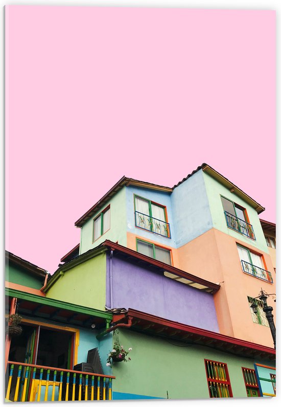 WallClassics - Acrylglas - Gekleurde Huizen met Roze achtergrond - 40x60 cm Foto op Acrylglas (Met Ophangsysteem)